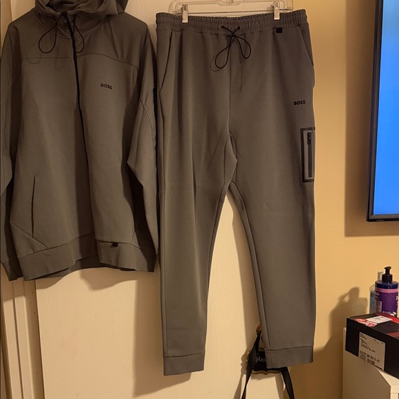 Men’s Boss Charcoal Hoodie and Joggers Ensemble - Picture 2 of 8